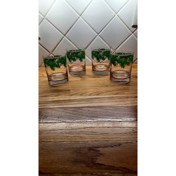Set of 4 Vintage Libbey Christmas Tumblers Pine Garland and Berries Trim 12 oz - Picture 2 of 4